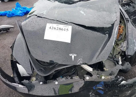 2025 Tesla Model 3 Long Range All-Wheel Drive z USA, uszkodzony, nr VIN 5YJ3E1EB4SF941504